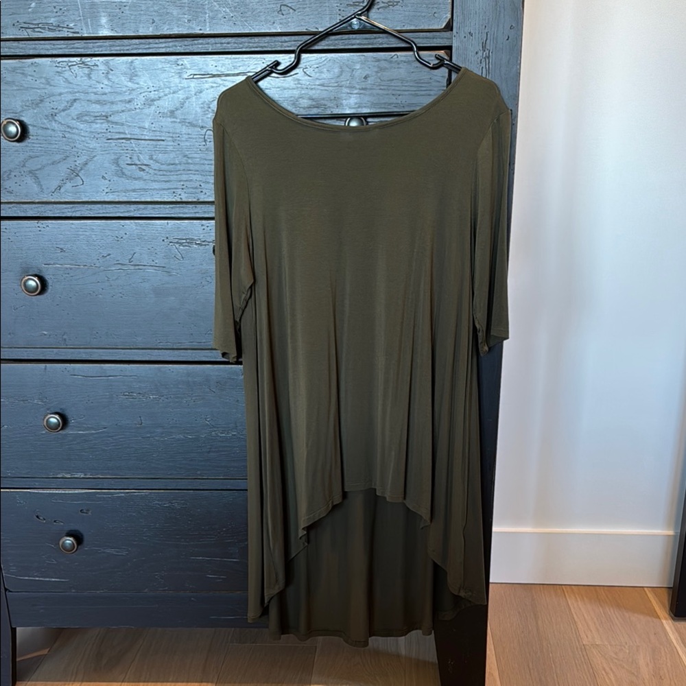 Carly Jean High-Low Short Sleeve Tunic Top